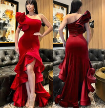Load image into Gallery viewer, Delilah gown
